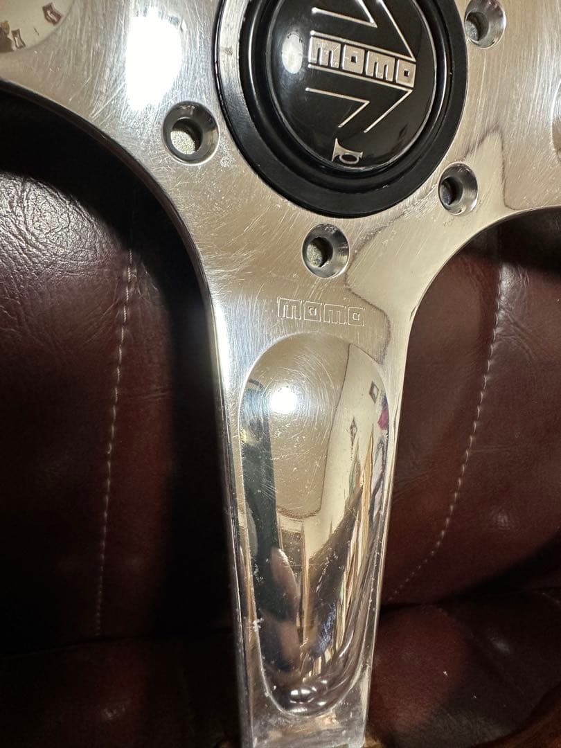 MOMO ウッドステアリング　ナルディ