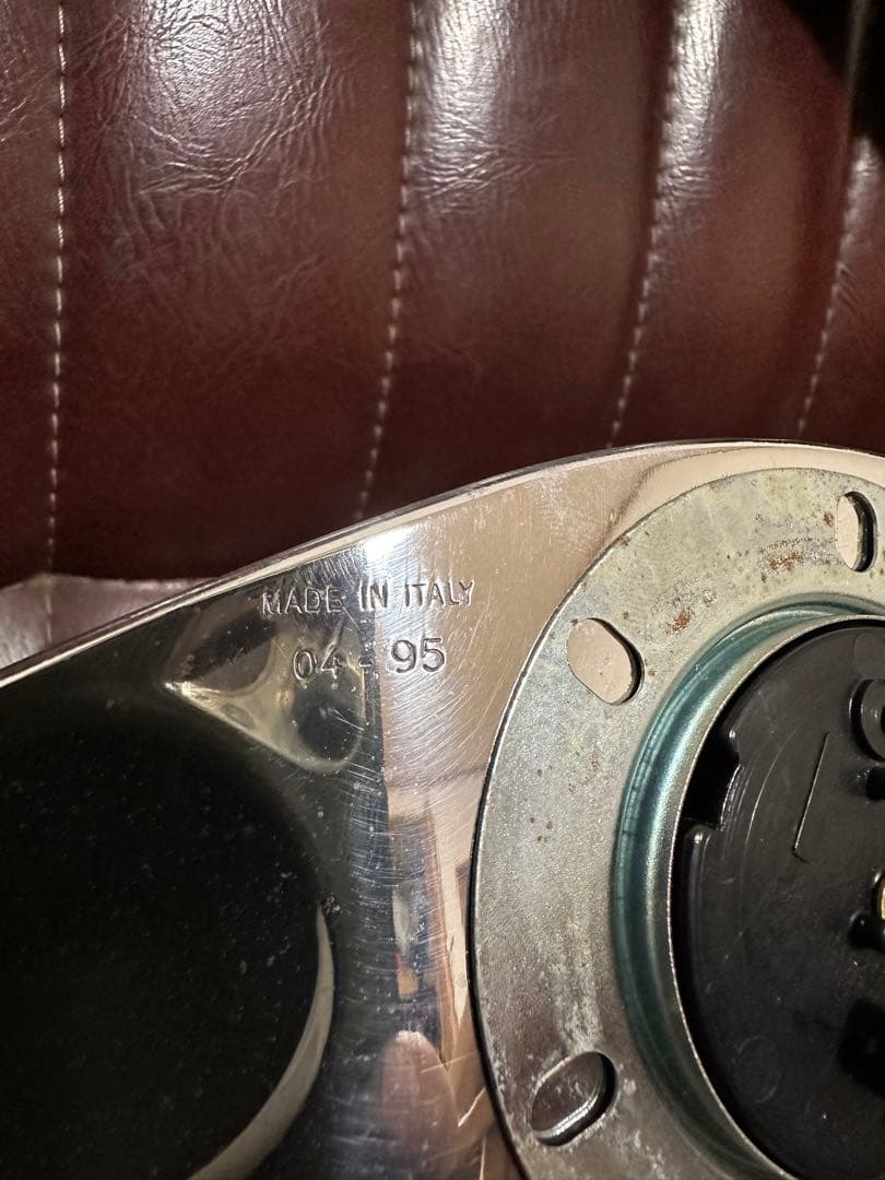 MOMO ウッドステアリング　ナルディ