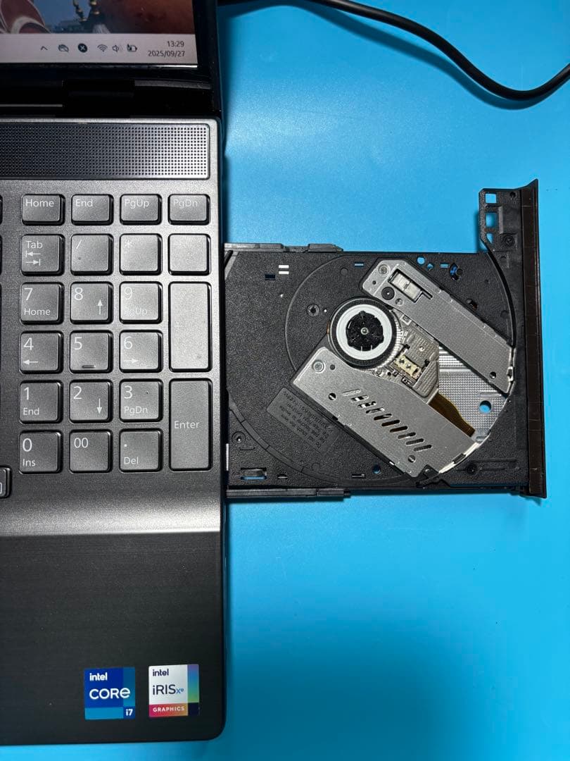 富士通 LIFEBOOK WA3/F3 i7 1195G7 SSD 2TB