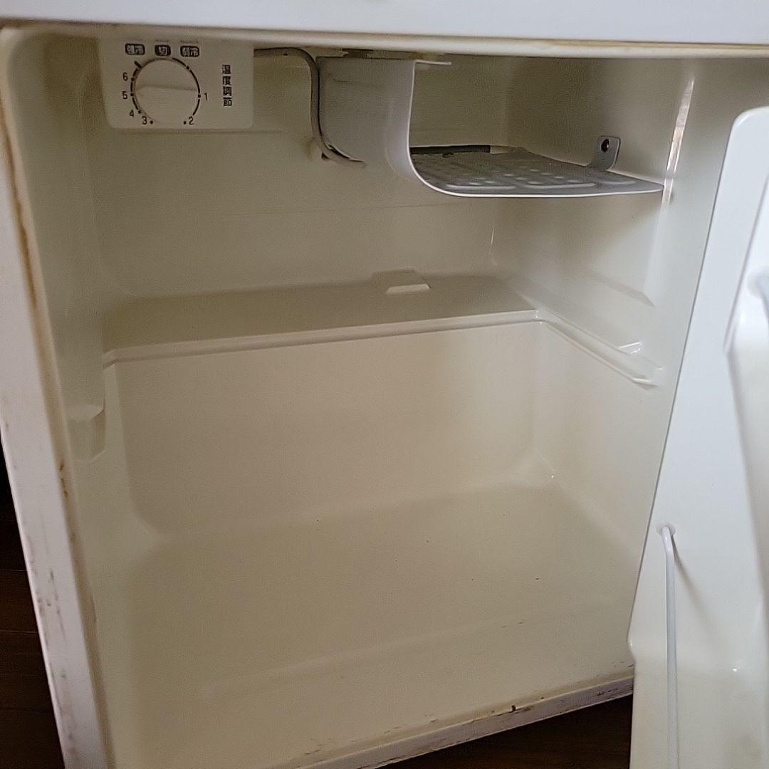 ホワイト冷蔵庫 棚付き 温度調整ダイヤル