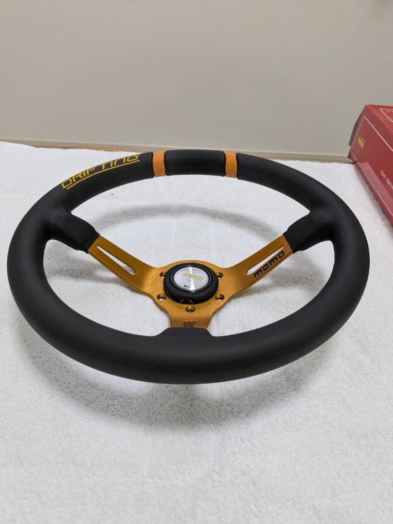 【値下】MOMO ステアリング ドリフティング 33Φ