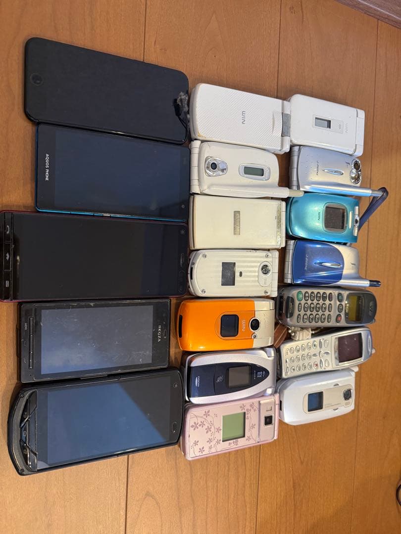 ガラケー　ジャンク品　19台　まとめ売り