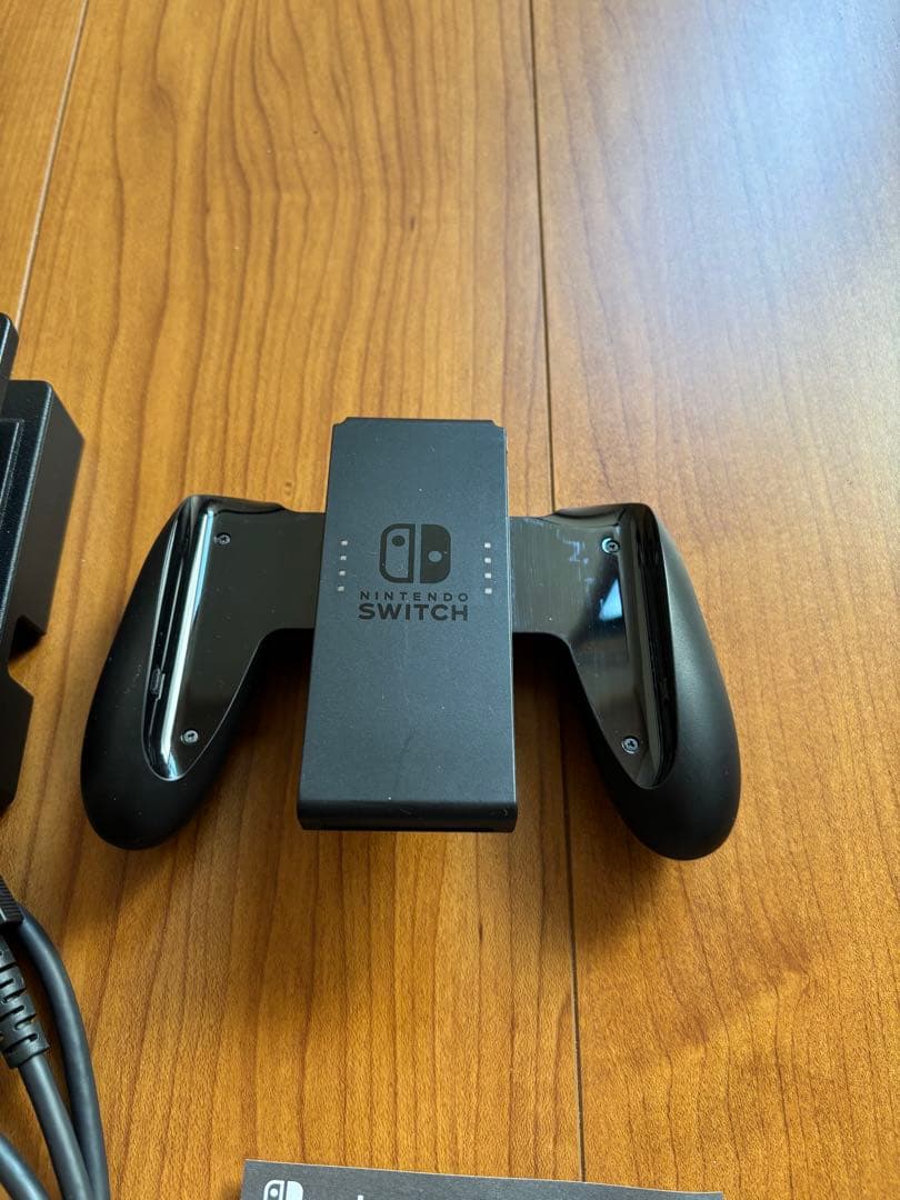 ま*ー様 Nintendo Switch 本体 ネオンブルー・レッドジョイコン