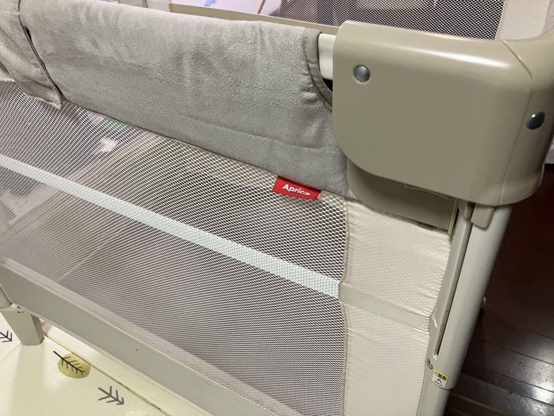 【メルカリ市値下】Apricaベビーベッドココネルエアープラスホワイトベージュ