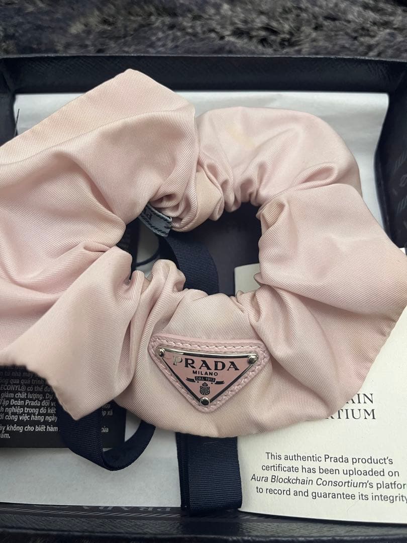 PRADA ピンク シュシュ