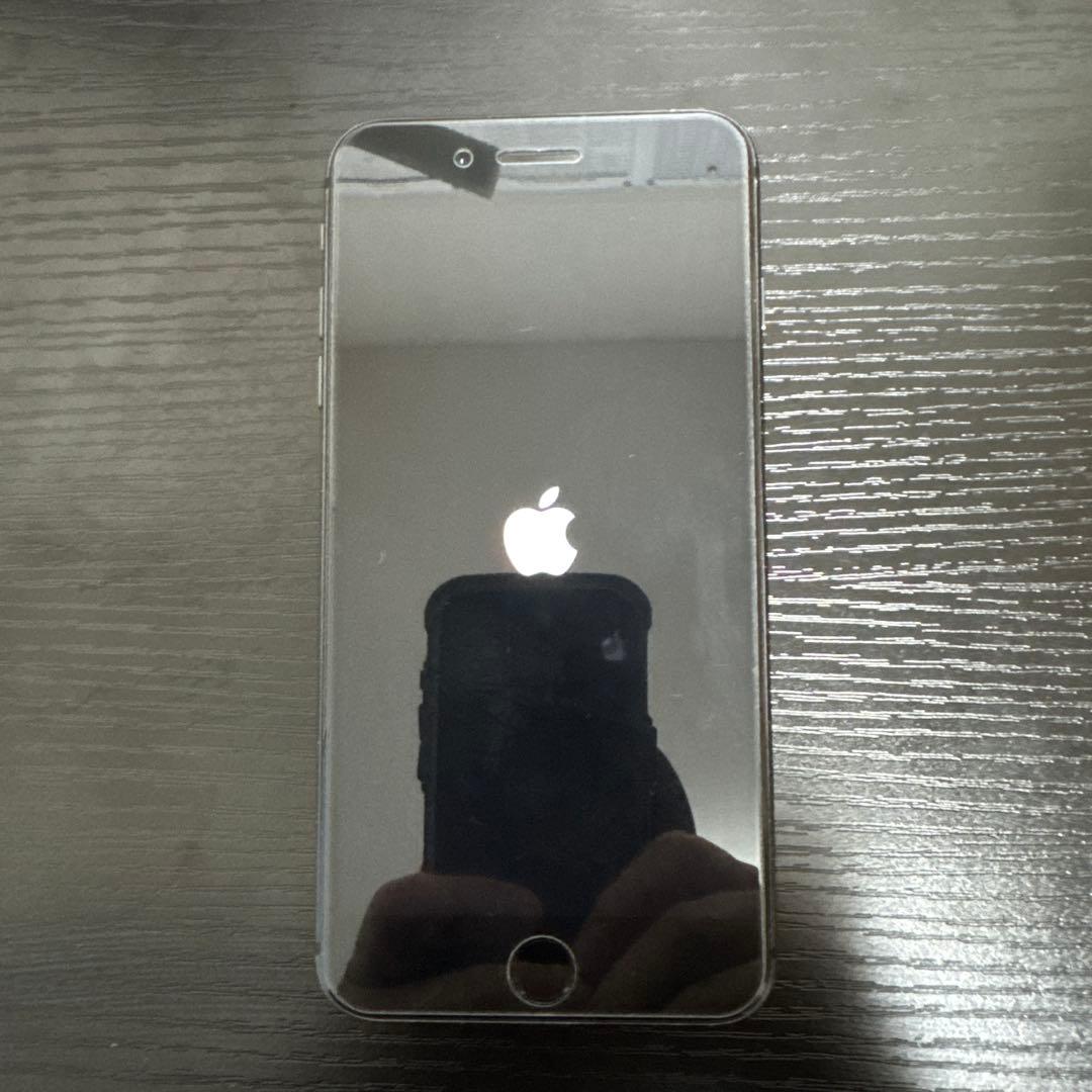 Apple iPhone 8 plus 本体 バッテリー72%