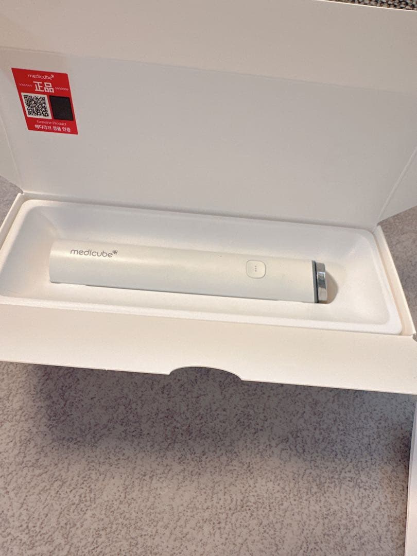 メディキューブ　ブースタープロ　ミニ　美顔器　ホワイト