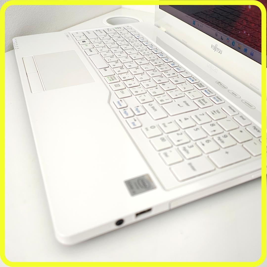 白　新品SSD256GB　カメラ⭐️windows11　ノートパソコン　807