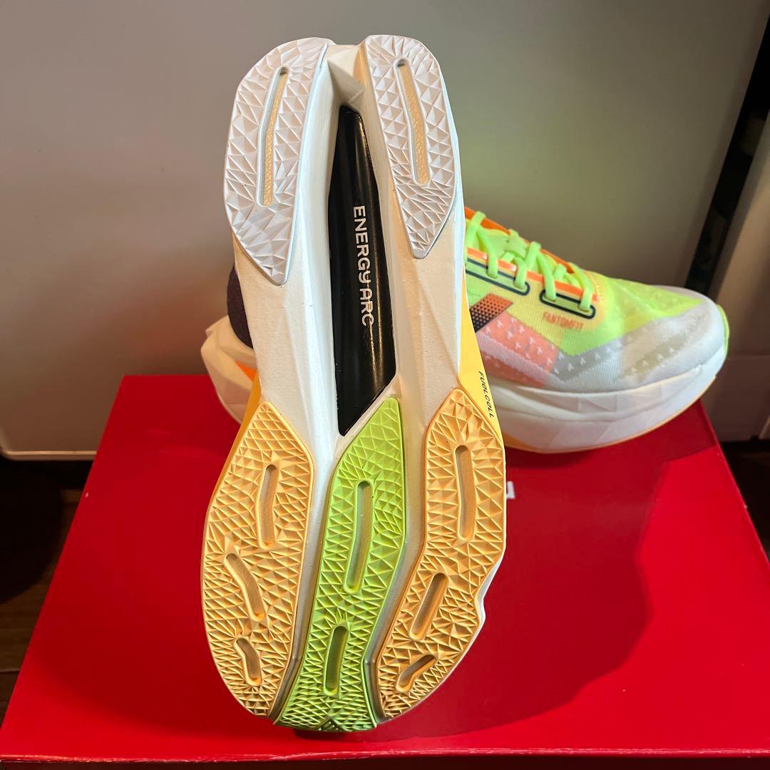 ニューバランススーパーコンプ 厚底レースシューズ 新品未使用 25センチ