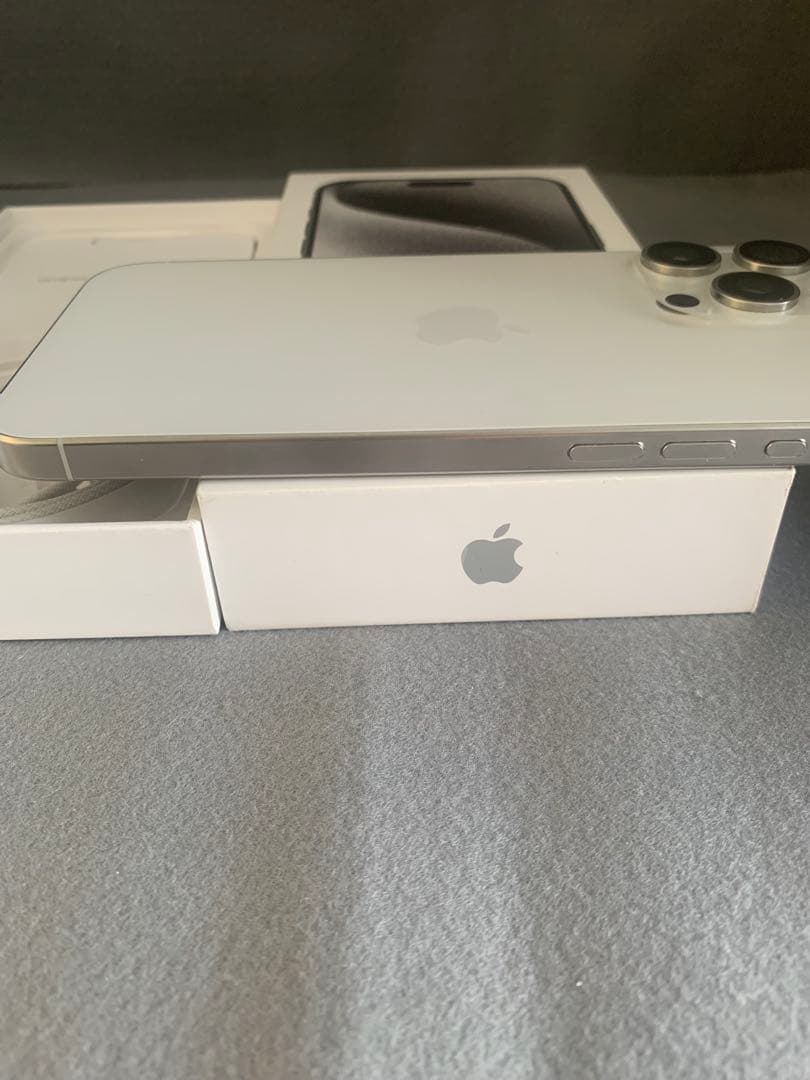 超美品　アメリカ版　SIMフリー iPhone15 Pro Max 256GB