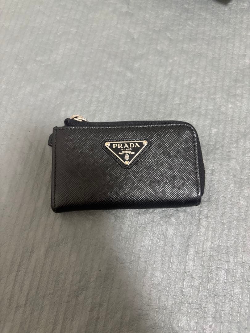 PRADA ブラック ケース サフィアーノレザー