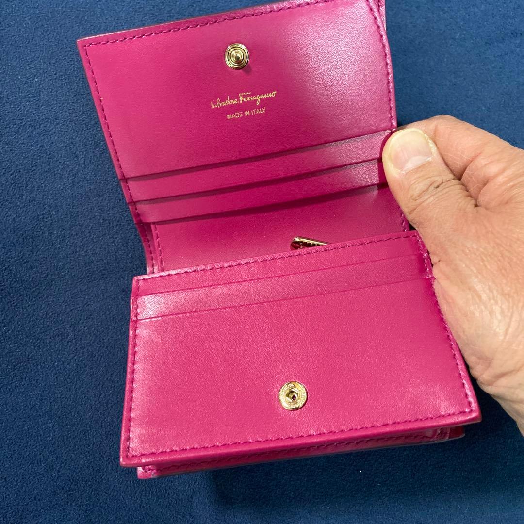 超美品　希少 フェラガモ　コンパクト　二つ折り財布
