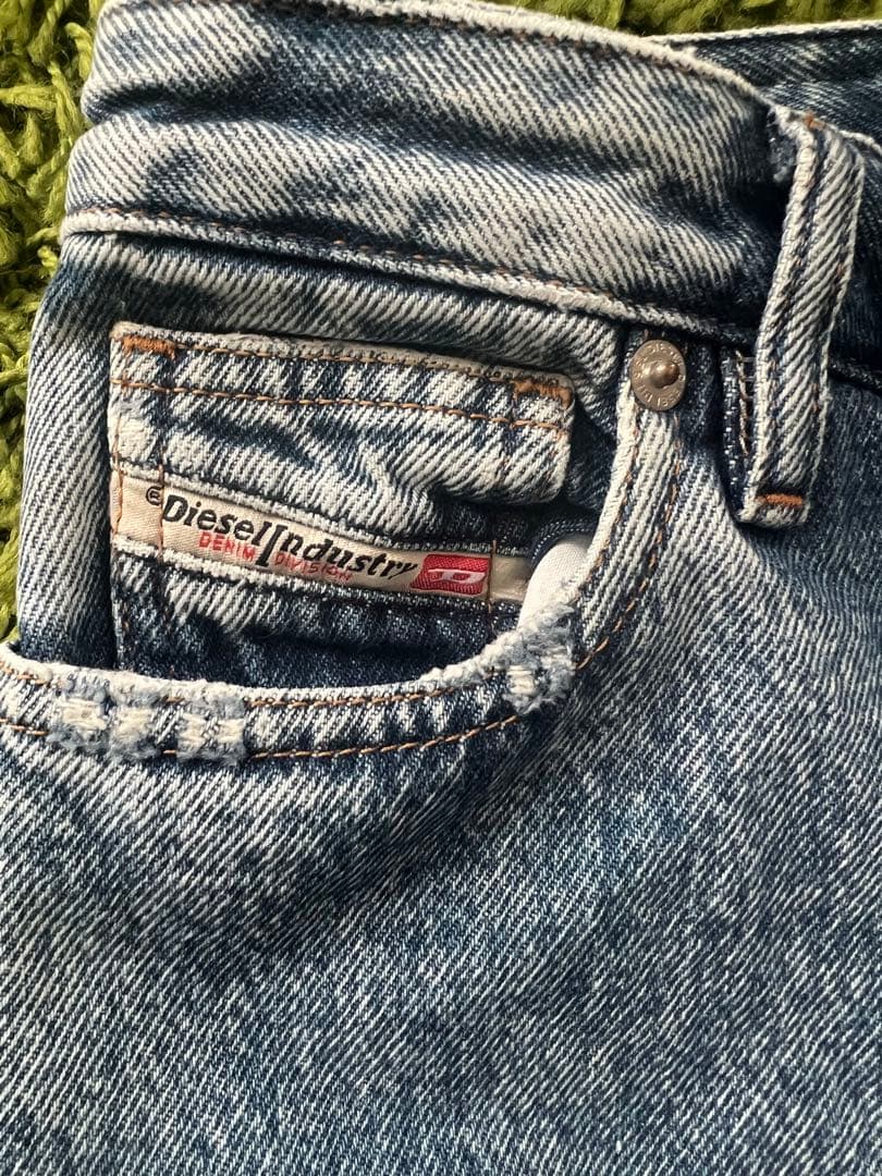 パンツ DIESEL D-SPRITZZ Wide Boot Cut Denim