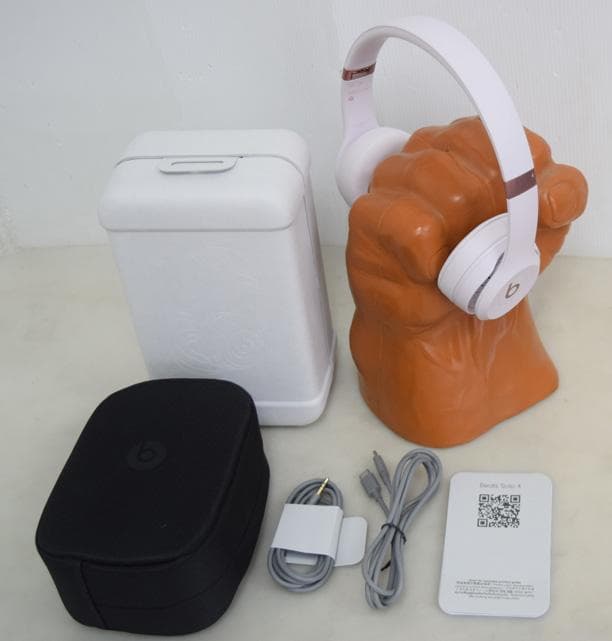 Beats Solo 4 オンイヤーワイヤレスヘッドフォン クラウドピンク 美品