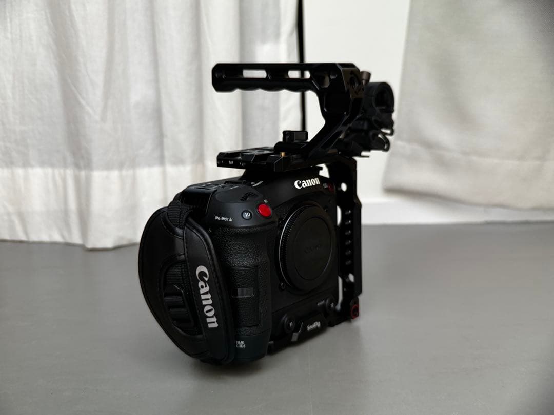 Canon EOS C70 シネマカメラ / Smallrig ケージ付き