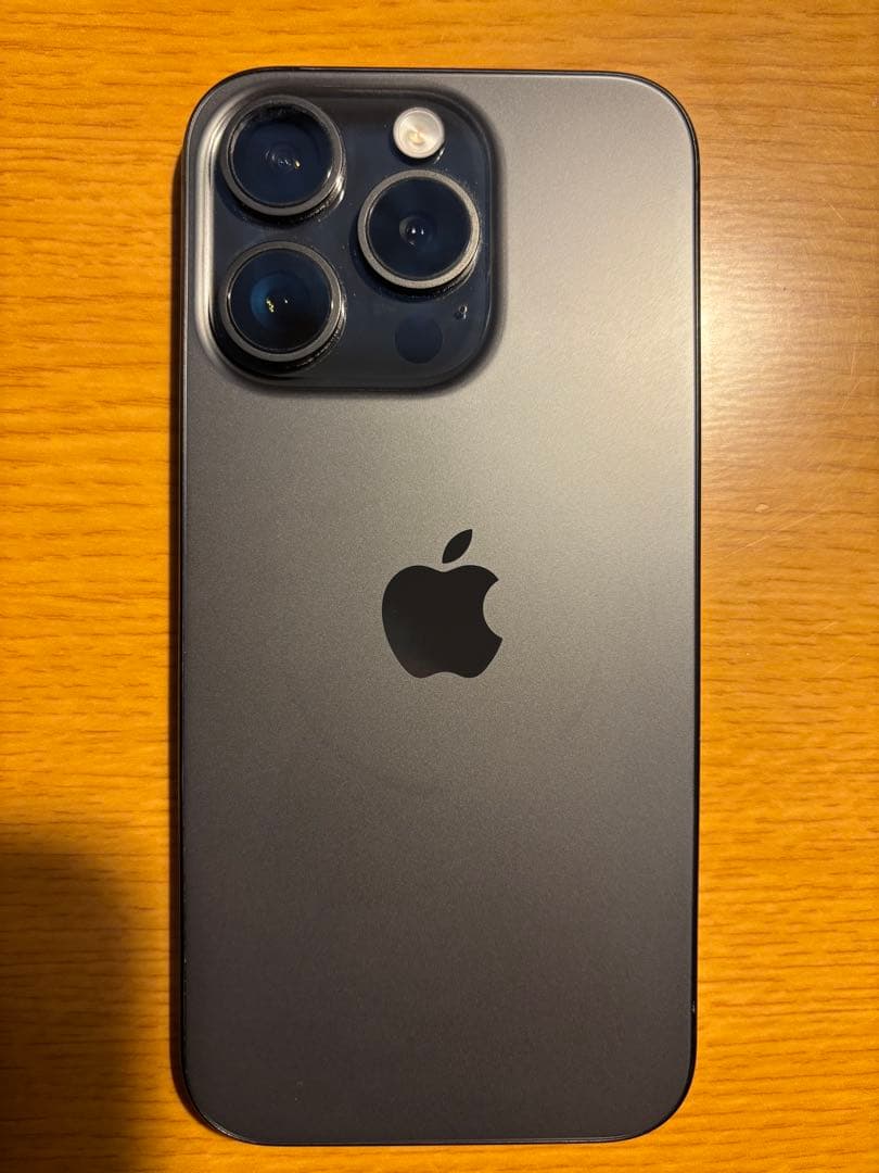 iPhone 15 Pro ブラックチタニウム　128GB