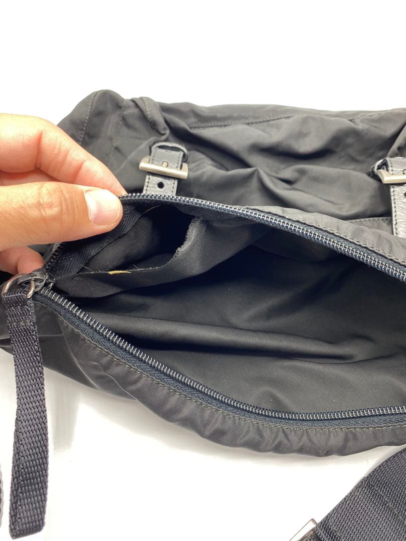 PRADA ナイロン×レザー　レディース　ショルダーバッグ　斜めがけ　三角ロゴ