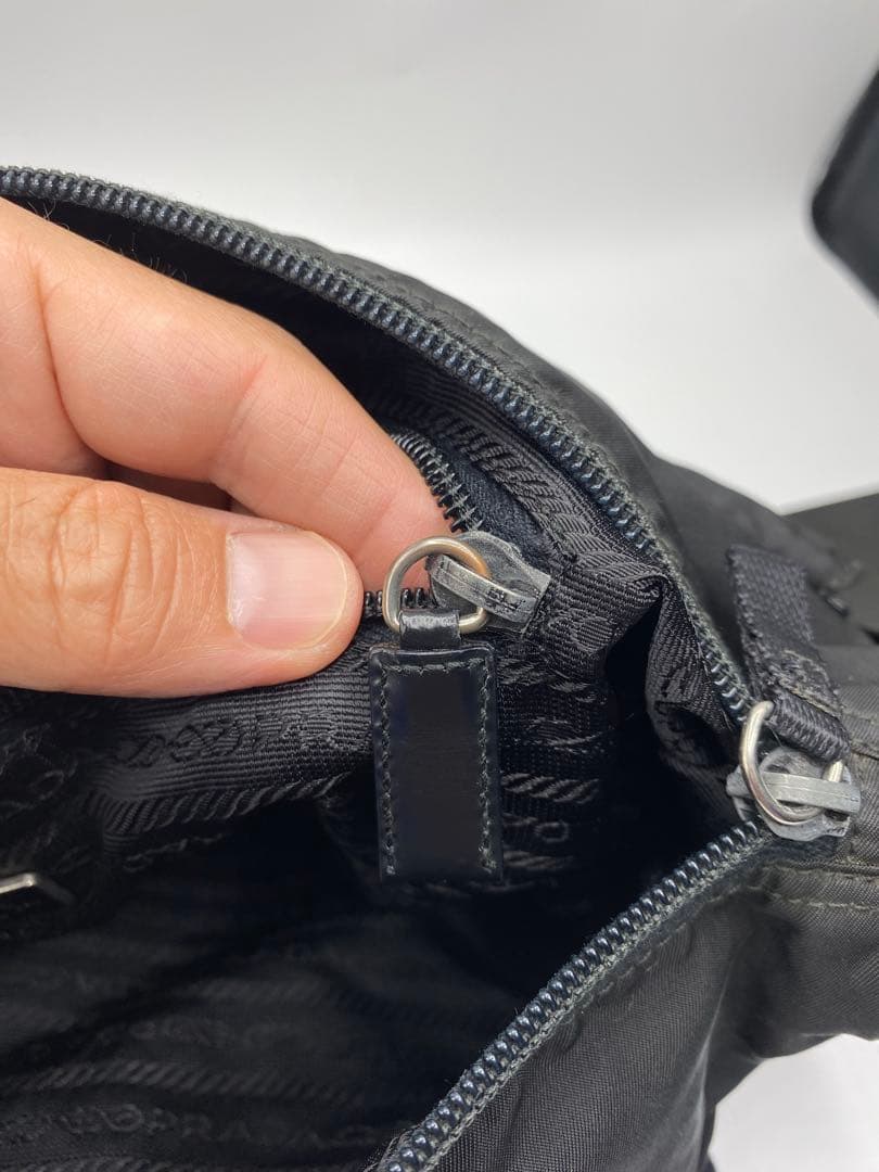 PRADA ナイロン×レザー　レディース　ショルダーバッグ　斜めがけ　三角ロゴ