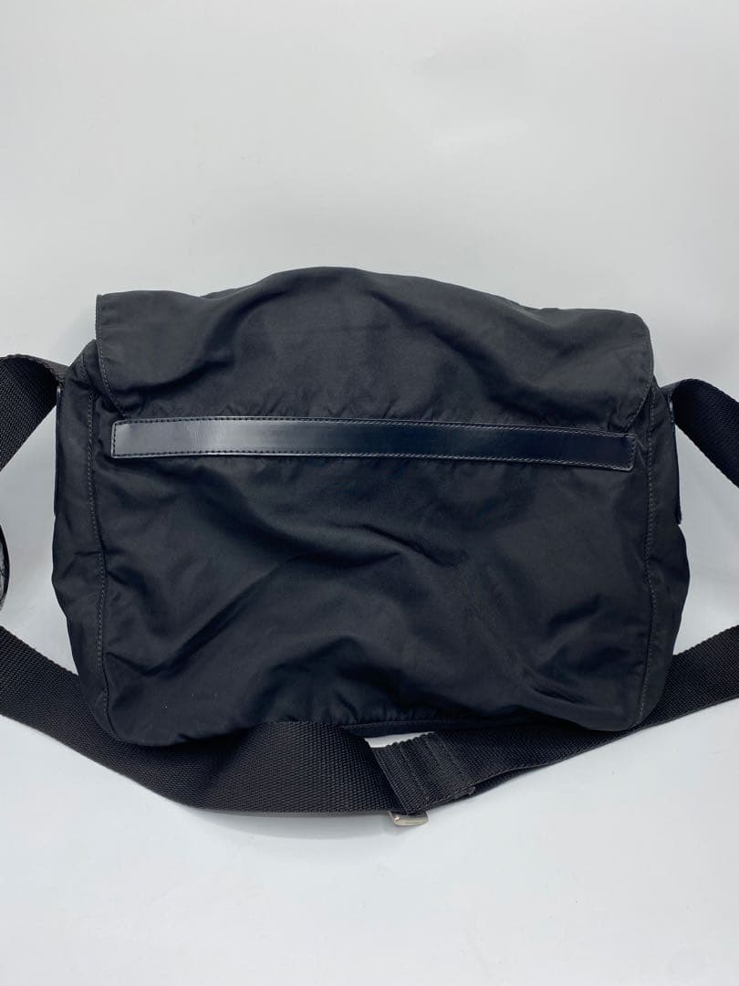 PRADA ナイロン×レザー　レディース　ショルダーバッグ　斜めがけ　三角ロゴ