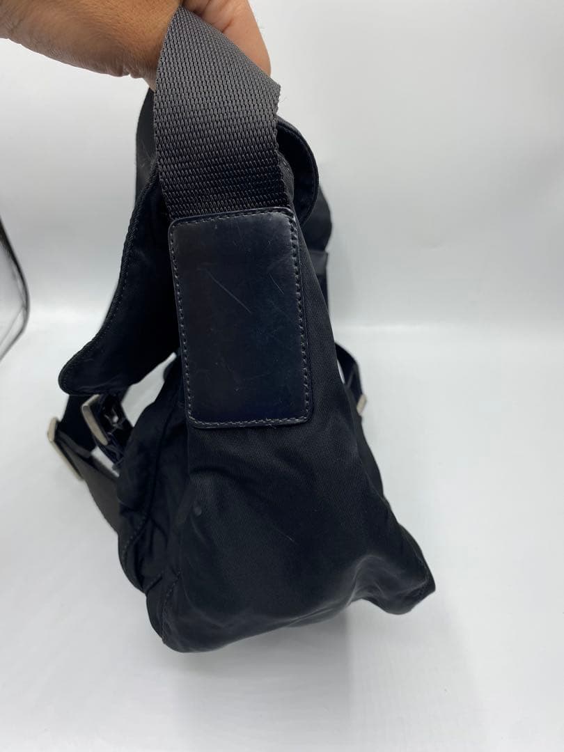PRADA ナイロン×レザー　レディース　ショルダーバッグ　斜めがけ　三角ロゴ