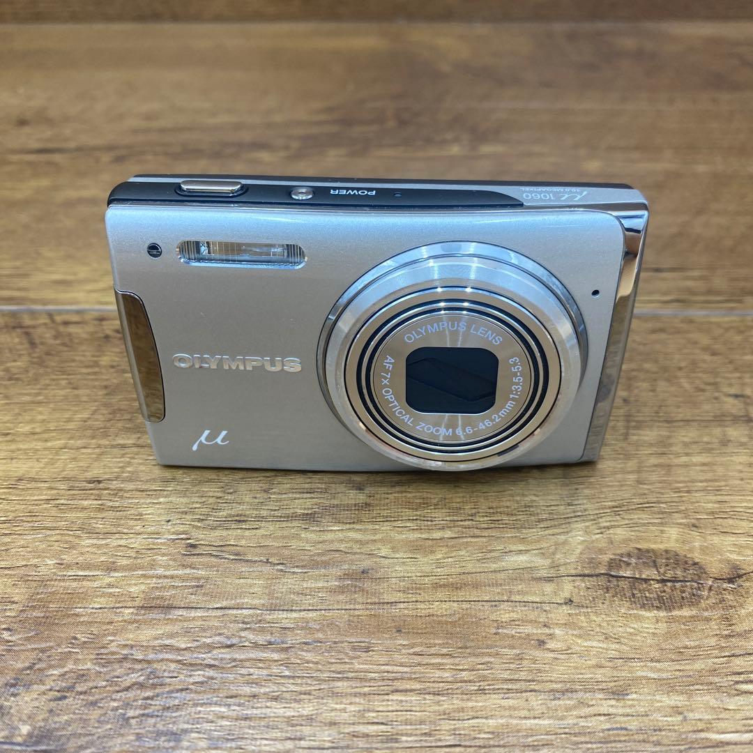 OLYMPUS オリンパス　デジタルカメラ　M-1060 ホワイト　y-37