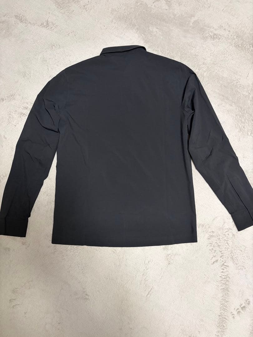 ARC'TERYX ブラック 長袖シャツ