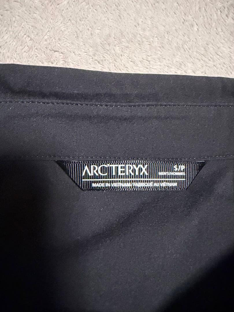 ARC'TERYX ブラック 長袖シャツ
