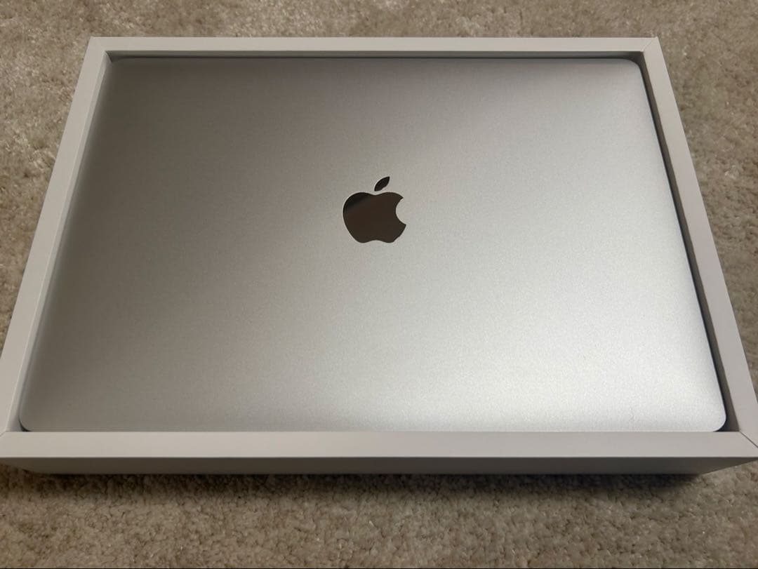 MacBook Pro 13インチ / i5 / 16GB / 512GB