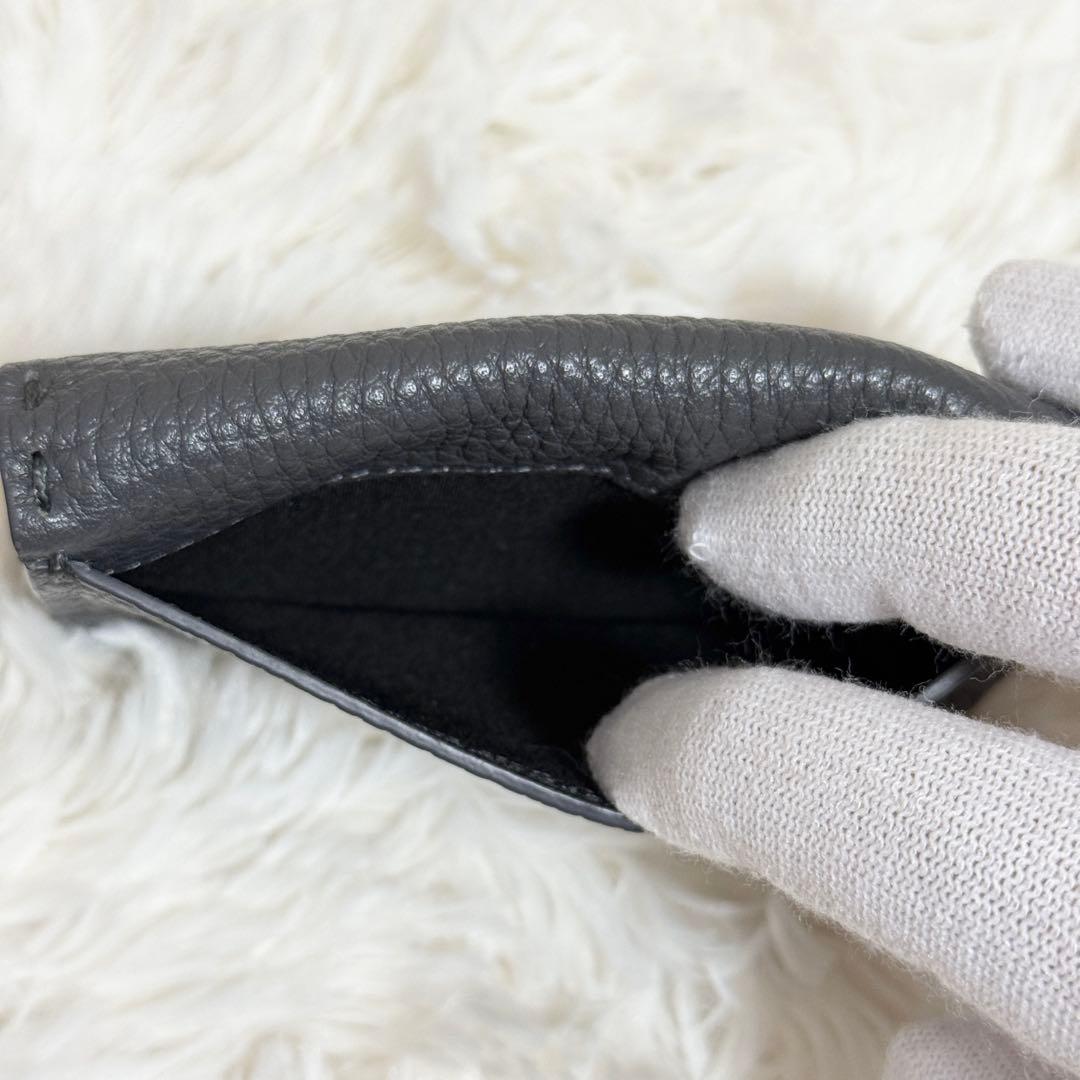 【未使用級】FENDI セレリア　名刺入れ　レザー　シルバー金具　シボ革