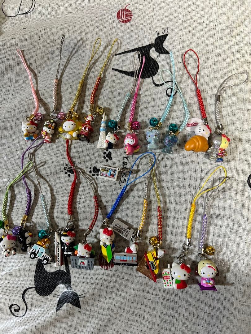 ご当地限定キティ根付け