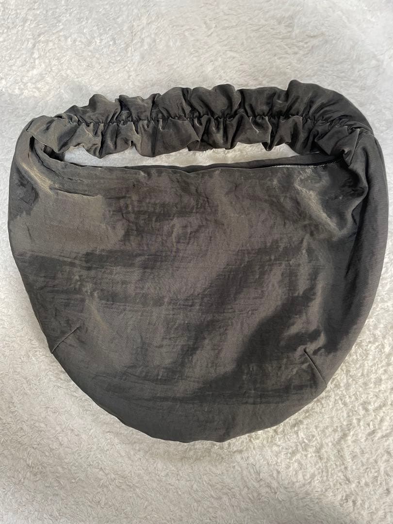 OUAT グレー ナイロンショルダーバッグ