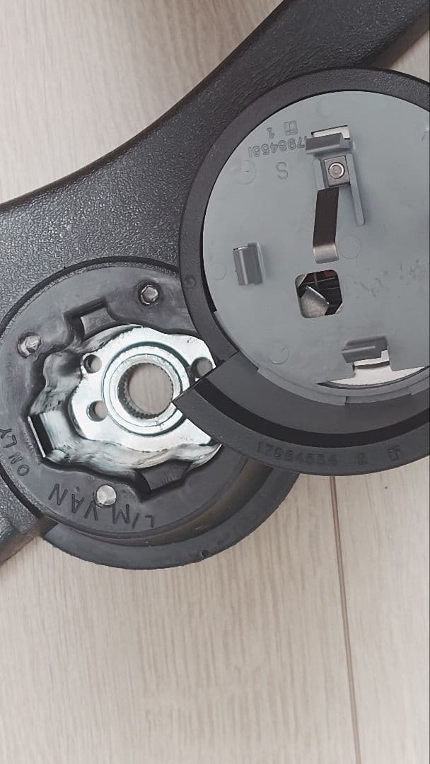 GM純正 ?　GMC　ステアリング ハンドル