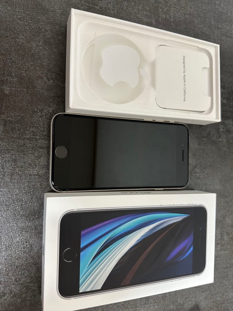 Apple iPhone SE (第2世代) ホワイト　本体