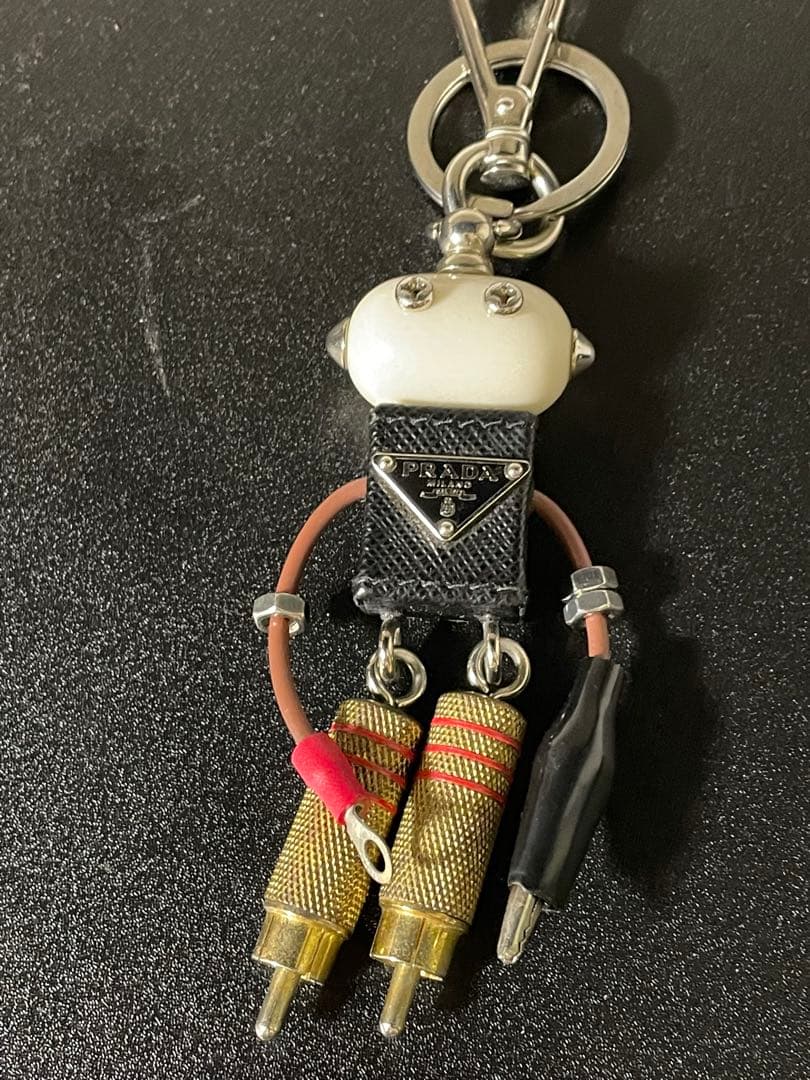 プラダ キーホルダー チャーム キーリング ロボット エドワード サフィアーノ