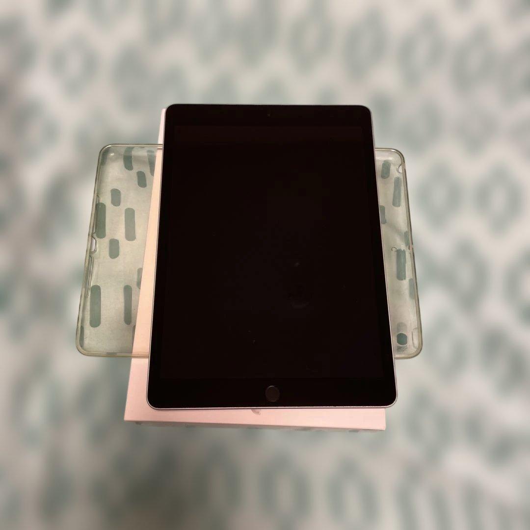 Apple iPad シルバー 本体 MK2L3J/A 64GB 第9世代