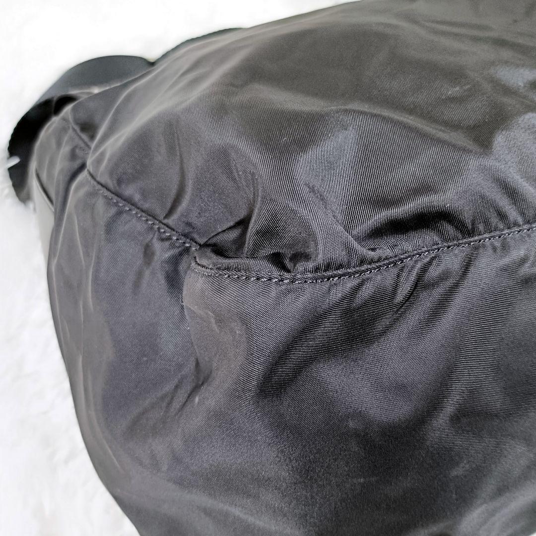 PRADA 三角ロゴ メッセンジャーバッグ 斜めがけ可 A4収納可 白タグあり