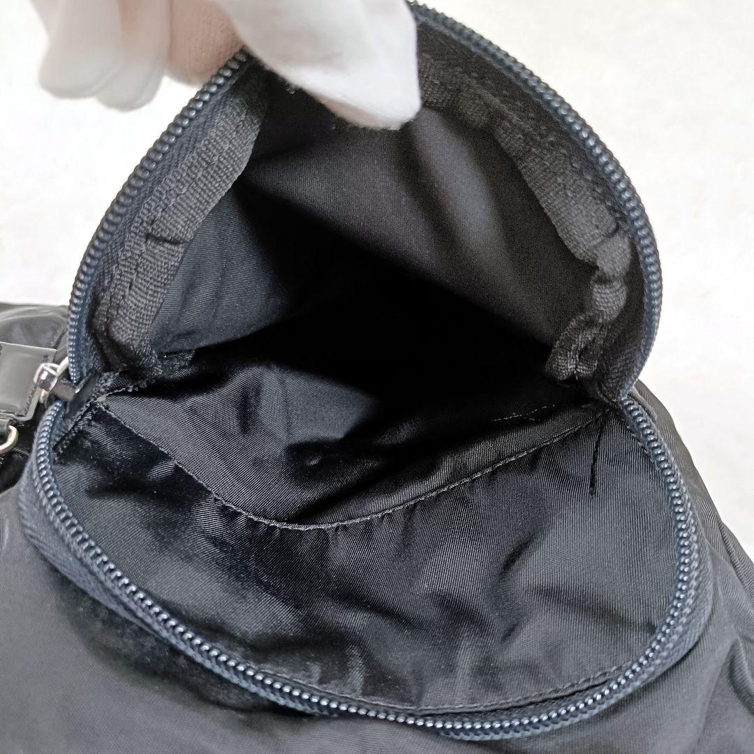 PRADA 三角ロゴ メッセンジャーバッグ 斜めがけ可 A4収納可 白タグあり