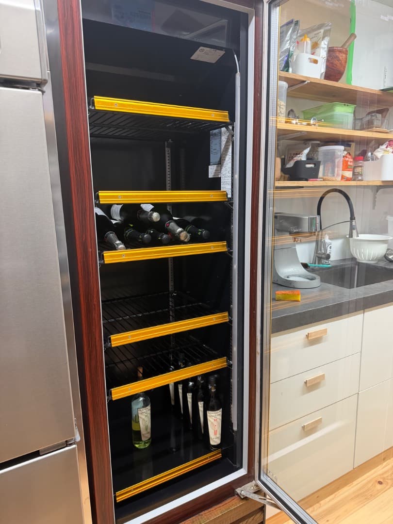 【大和冷機工業】業務用ワインセラーショーケース 201WGT-EC (385L)