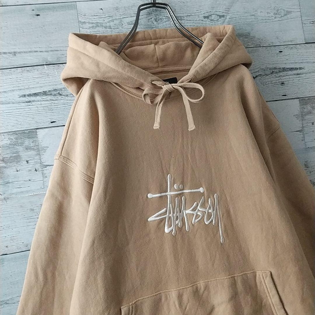 人気☆ステューシー 刺繍 センターロゴ ショーンフォント パーカー L ベージュ
