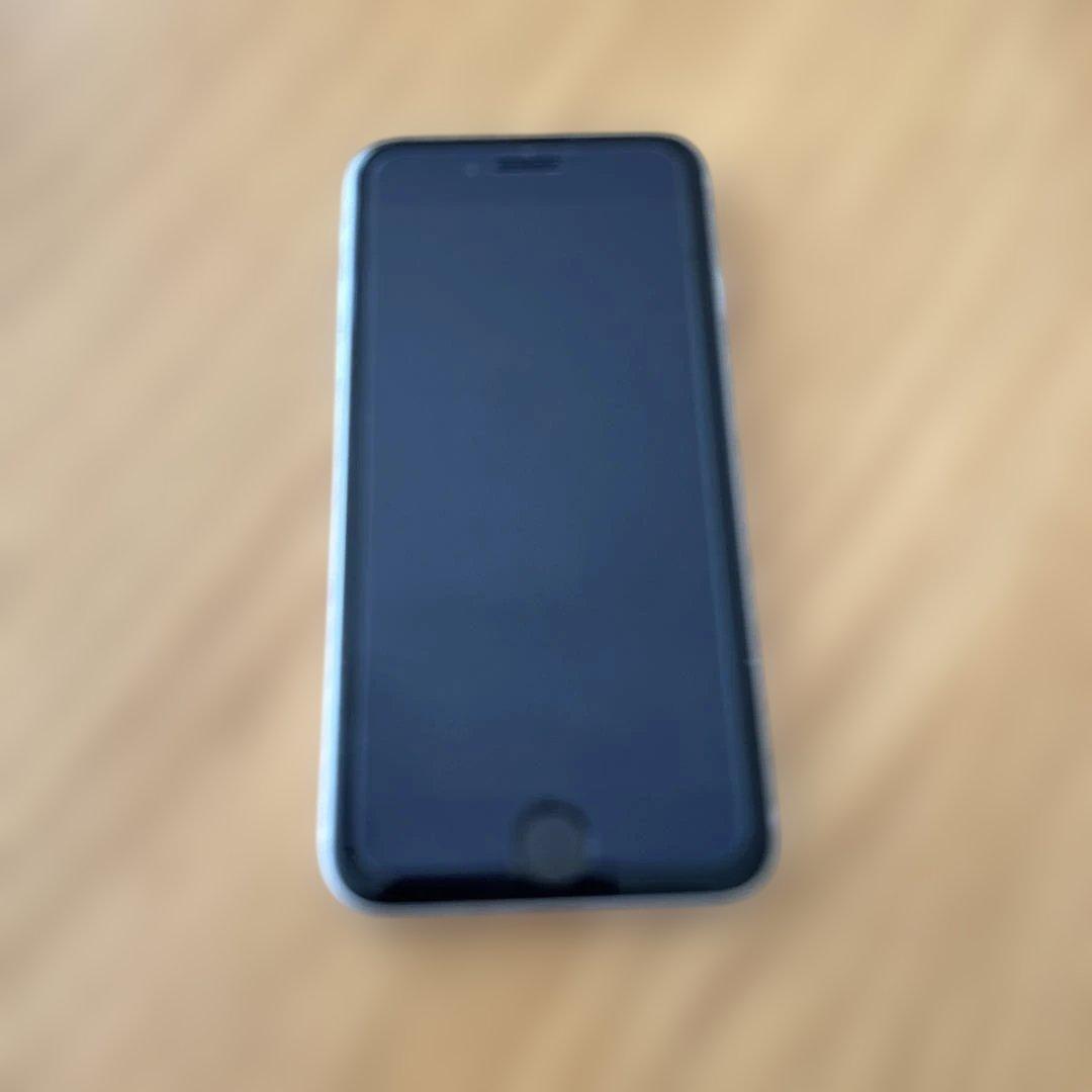 中古　Apple iPhone SE ホワイト