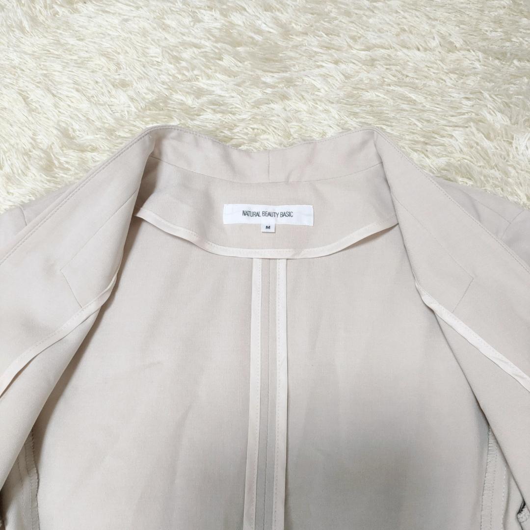 【美品】ナチュラルビューティーベーシック ノーカラー パンツスーツ ベージュ