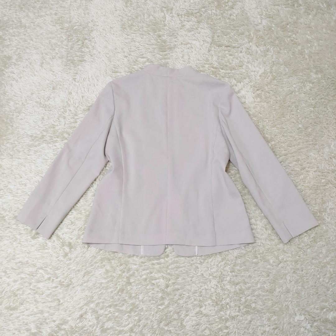 【美品】ナチュラルビューティーベーシック ノーカラー パンツスーツ ベージュ