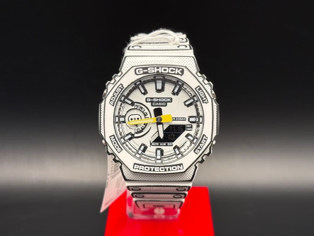 CASIO G-SHOCK マンガ　ホワイトGA-2100 白 新品 ラスト