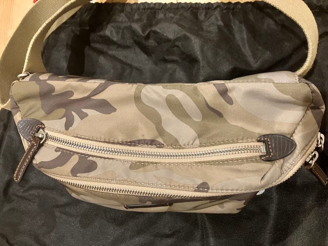 セール❗️Daniel & Bob カモフラージュ ボディバッグ