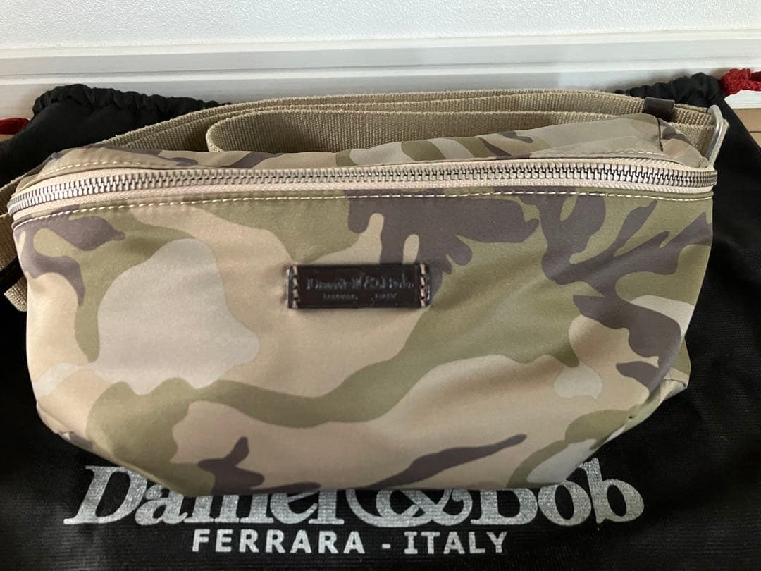 セール❗️Daniel & Bob カモフラージュ ボディバッグ