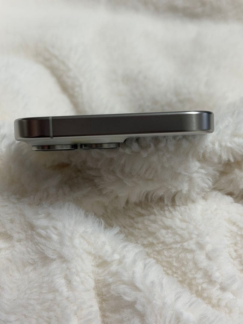 Apple iPhone 15 Pro Max ホワイトチタニウム 本体