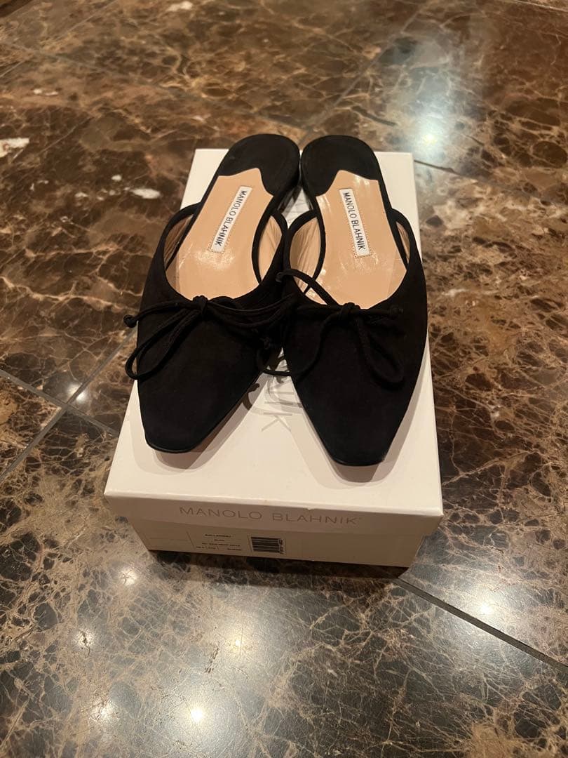 紅　ボッテガ財布　& MANOLO BLAHNIK Ballerina