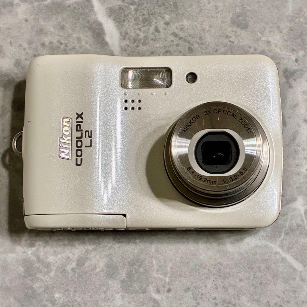 ⭐️完動品⭐️ ニコンNikon COOLPIX L2 ホワイト コンデジ