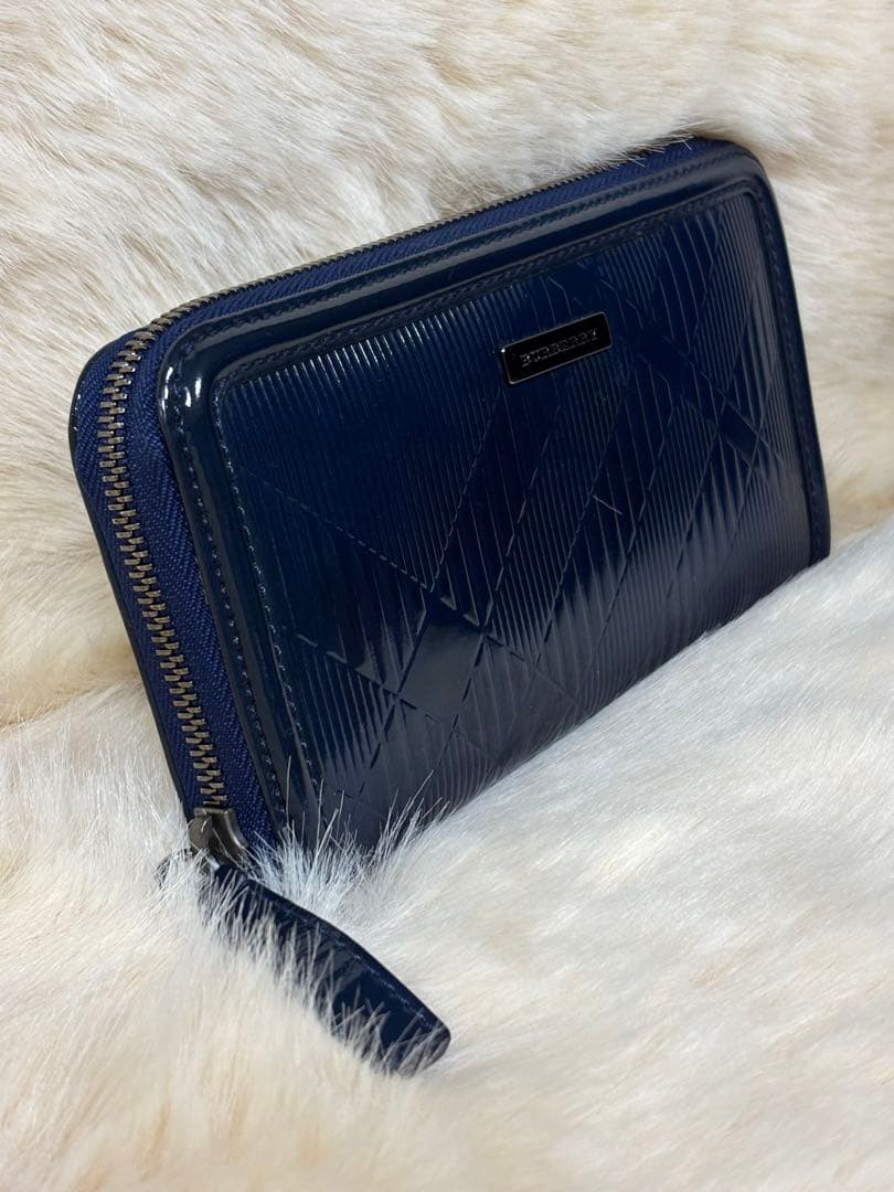 カ*ン様 【極美品】バーバリー　ラウンドジップ長財布　ネイビー パテントレザー