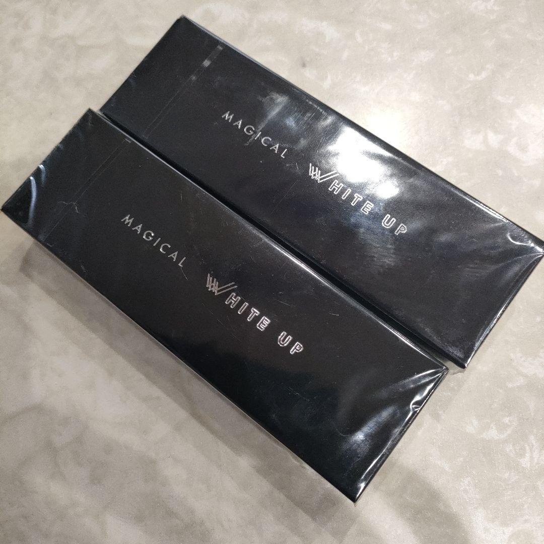 ワールドレップ　ミネラルエマルジョンクリーム　ホワイト/クリア